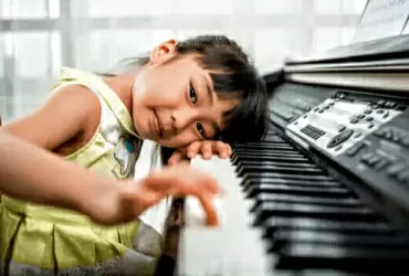 Tuition lessons in organ music for kids